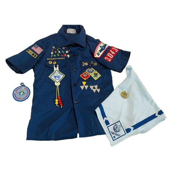 Boy Cub Scouts America SHORT SLEEVE SHIRT Sz 12 BLUE, NECKERCHIEF & Pins Vintage